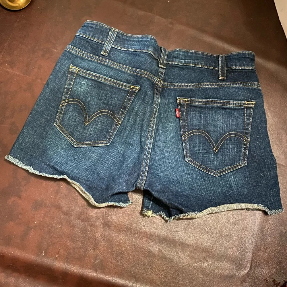 Levi’s shorts - Picture 6 of 8